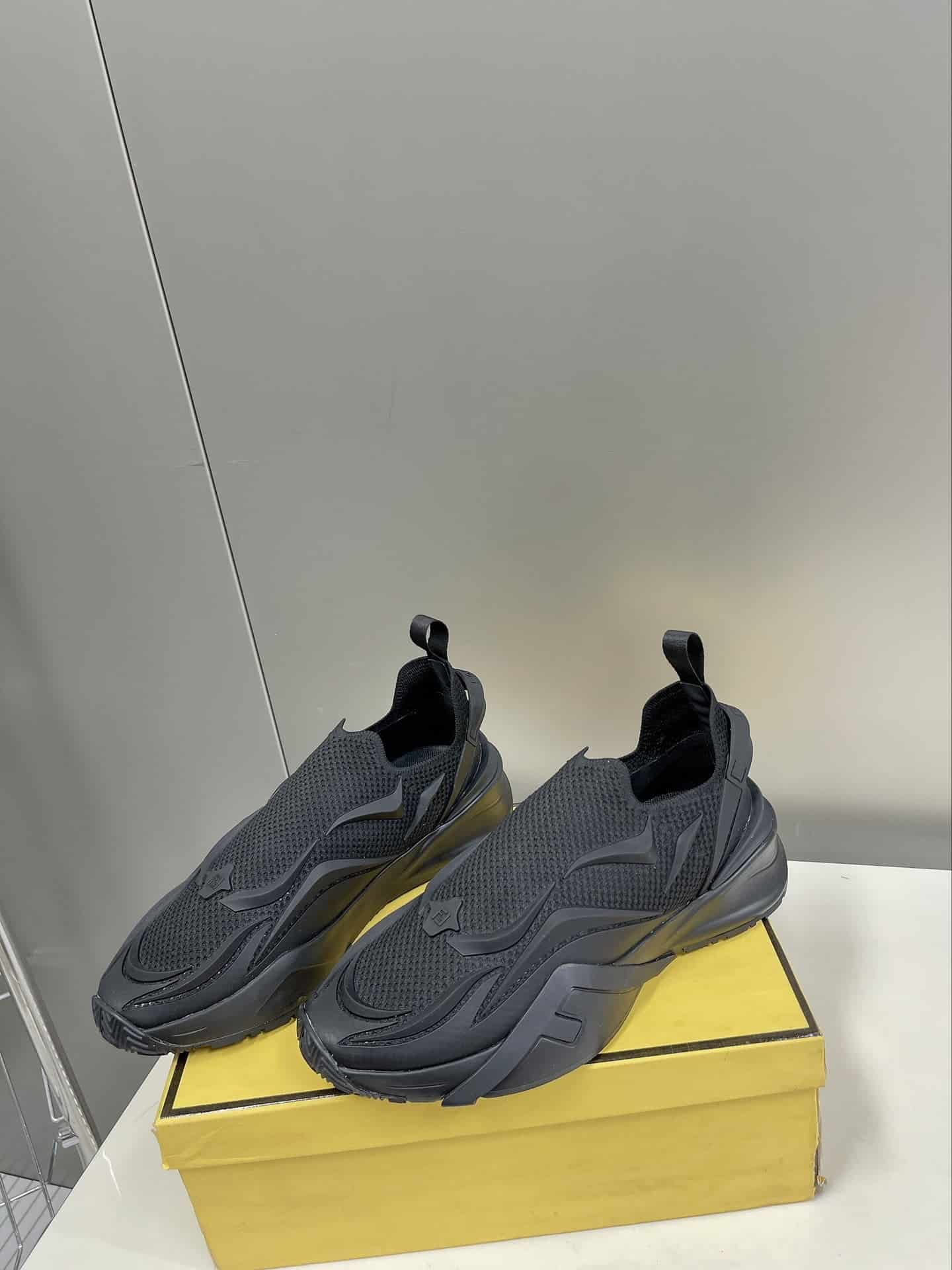 (1:1 replica) Fendi Low Trainers Sneakers Black For Women 23214332