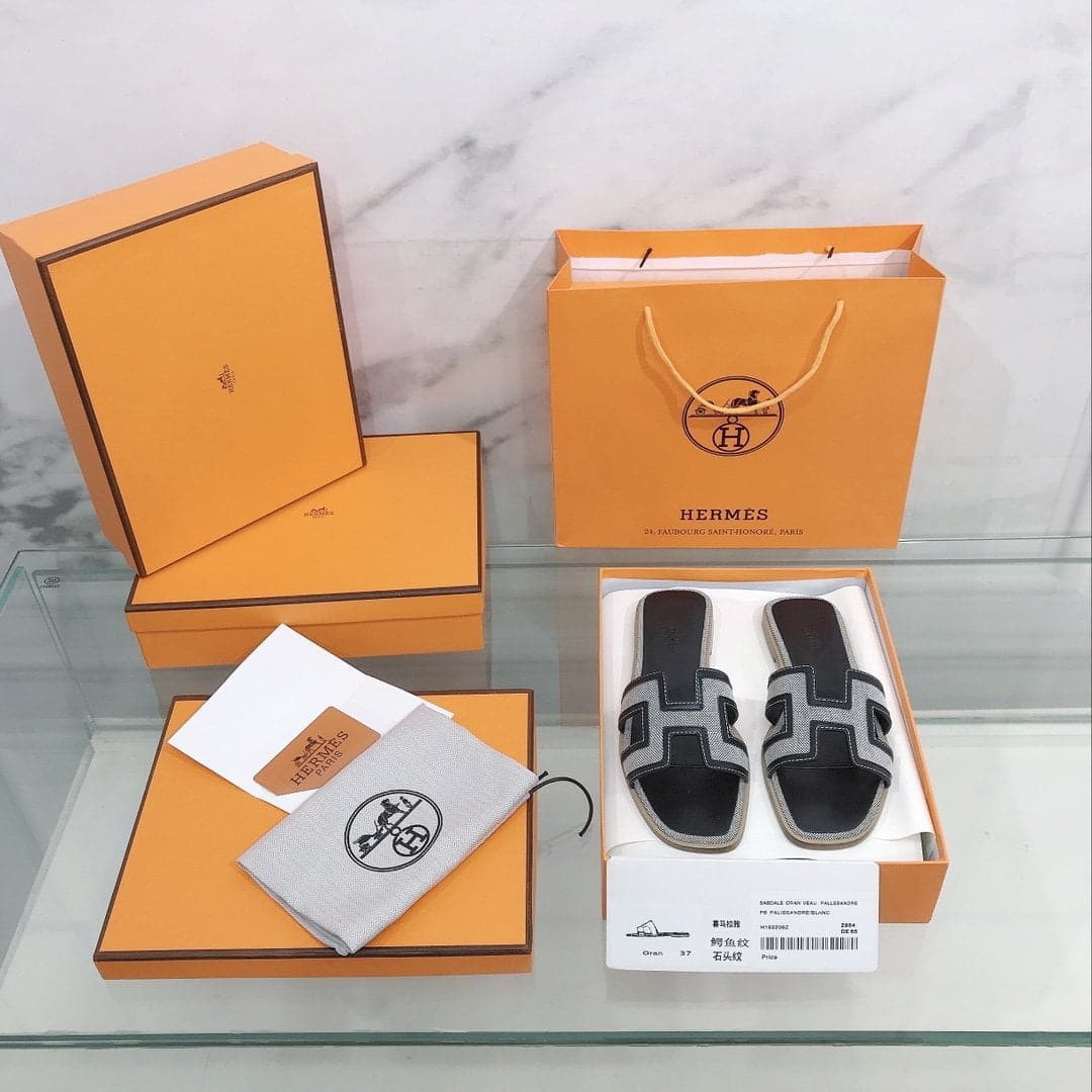 (1:1 replica) Hermes Oran Sandal Black/Silver For Women, Women s Shoes H221106Z 01340