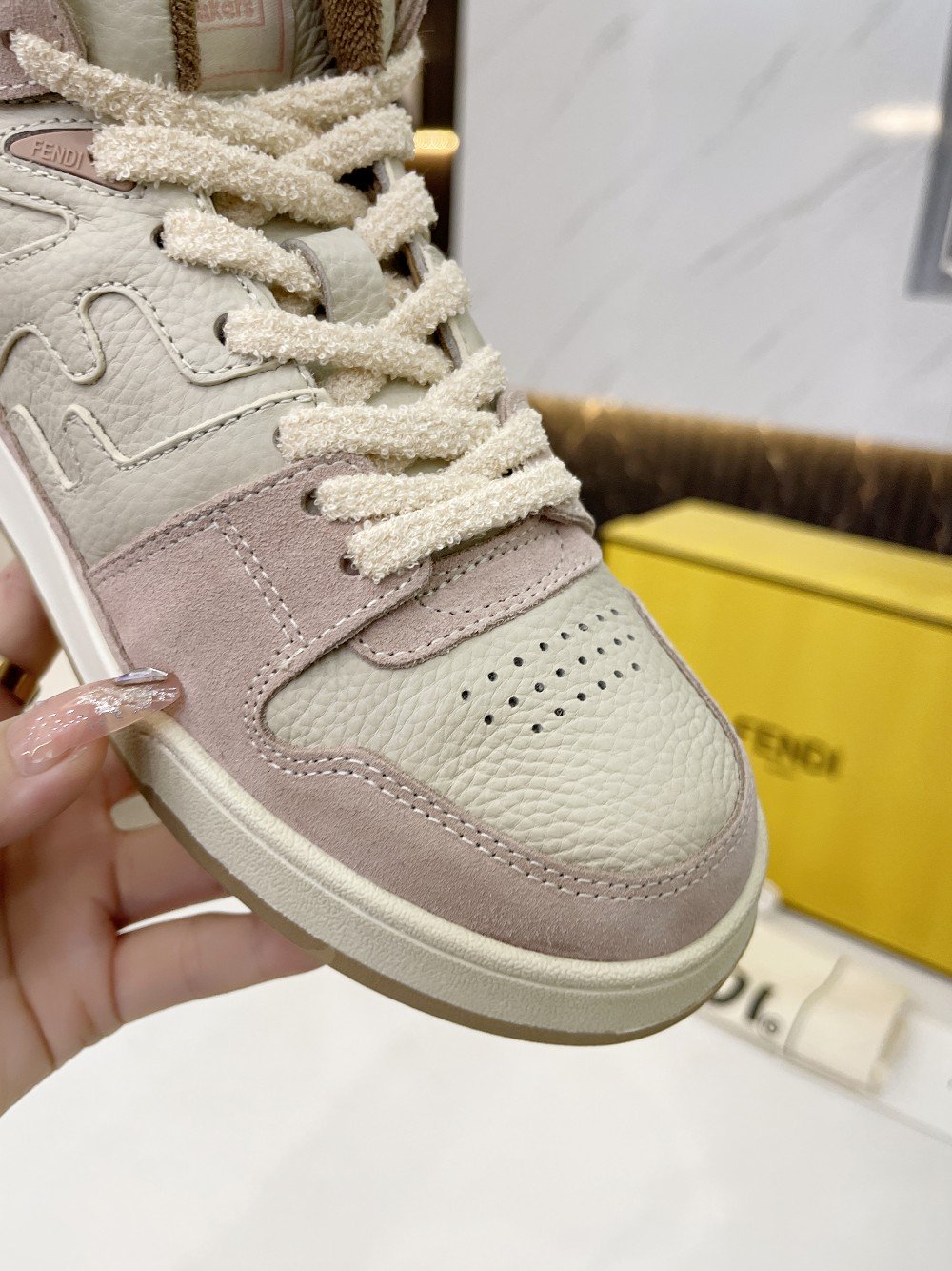 (1:1 replica) Fendi Low Tops In Pink For Women