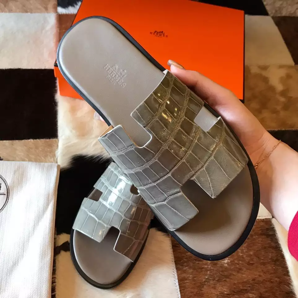 (1:1 replica) HERMES MEN S IZMIR SANDALS IN GREY SHINY NILOTICUS CROCODILE LEATHER HMSD032
