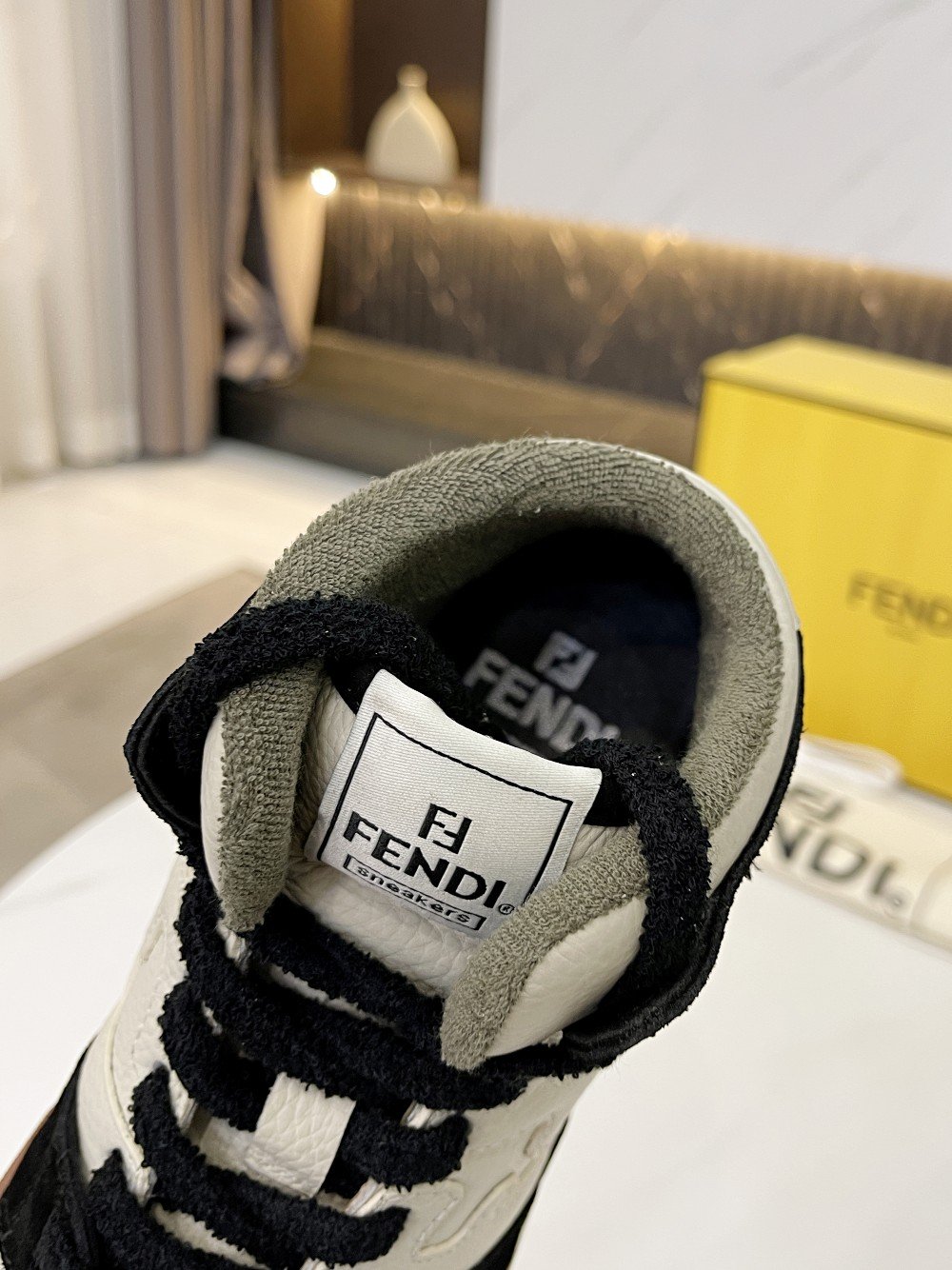 (1:1 replica) Fendi Low Tops In Black For Women
