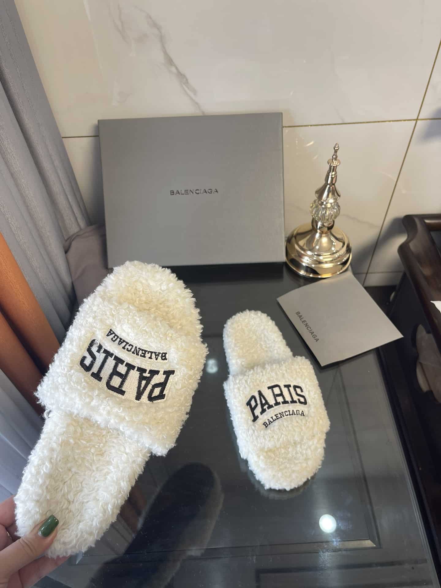 (1:1 replica) Balenciaga Furry Slide Sandal White For Women