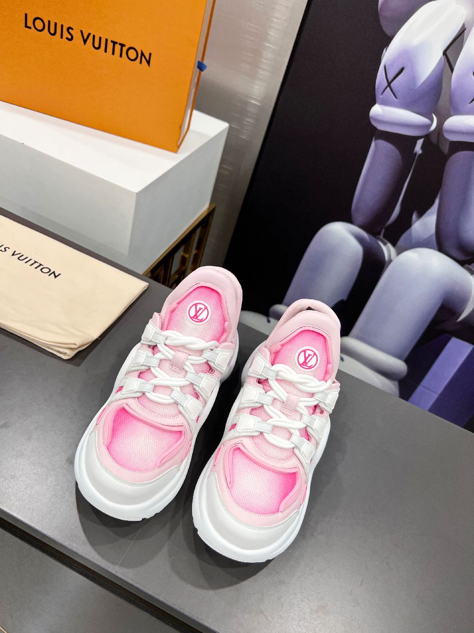 (1:1 replica) Louis Vuitton Women s LV Archlight Sneaker Pink For Women LV 1A9RUV