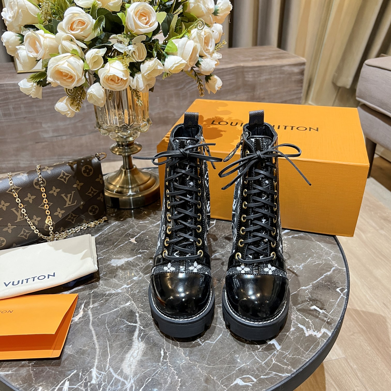 (1:1 replica) Louis Vuitton Women s Star Trail Ankle Boot Black For Women LV