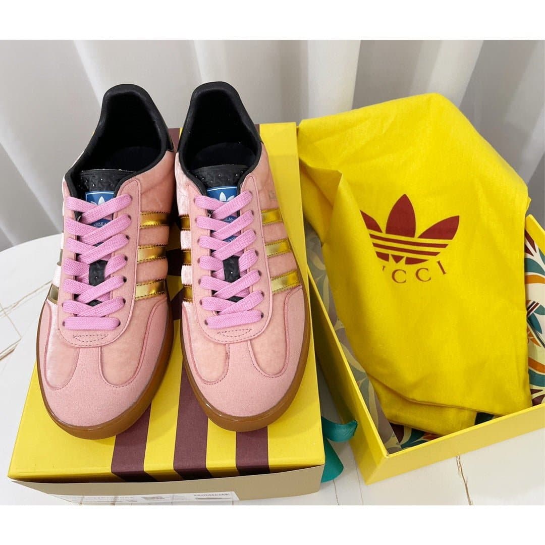 (1:1 replica) Gucci x Adidas Women s Gazelle Sneaker Pink Velvet For Women 707864 9STU0 5960