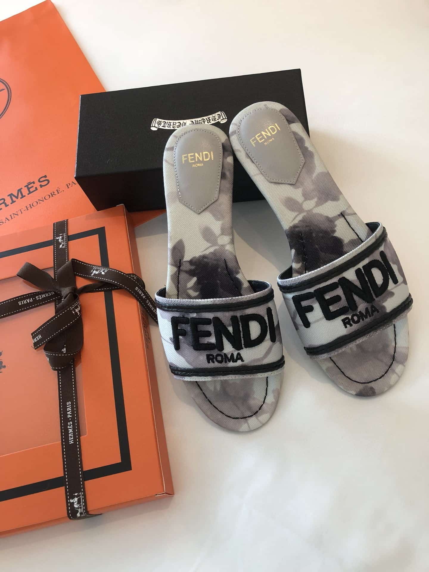 (1:1 replica) Fendi Signature Canvas Grey For Women FF
