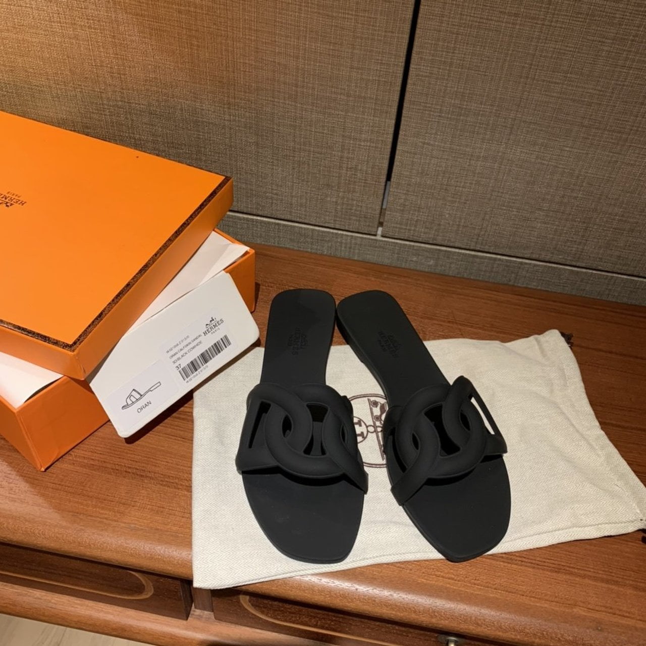 (1:1 replica) Hermes Aloha Sandal Black For Women, Women s Shoes H201157Z 02340