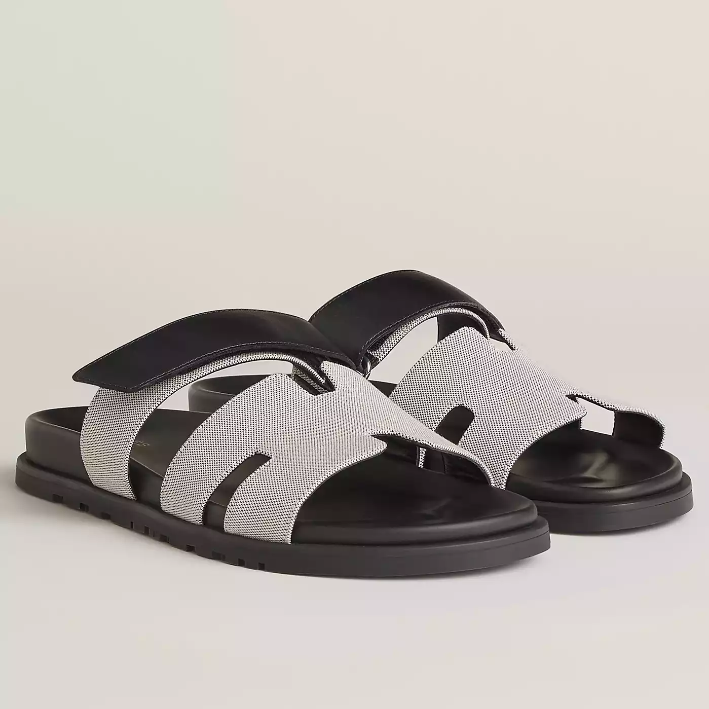 (1:1 replica) HERMES WOMEN S CHYPRE SANDALS IN CANVAS WITH BLACK LEATHER HMSD014