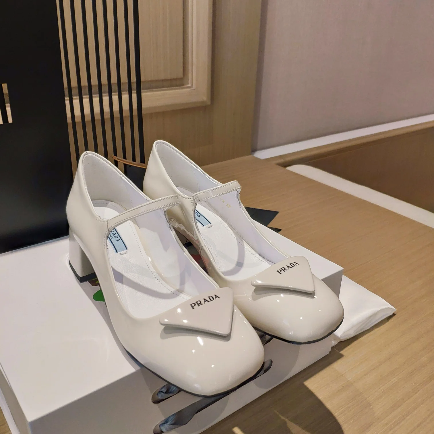 (1:1 replica) Prada Patent Pumps White For Women 1.8in/45mm PRD