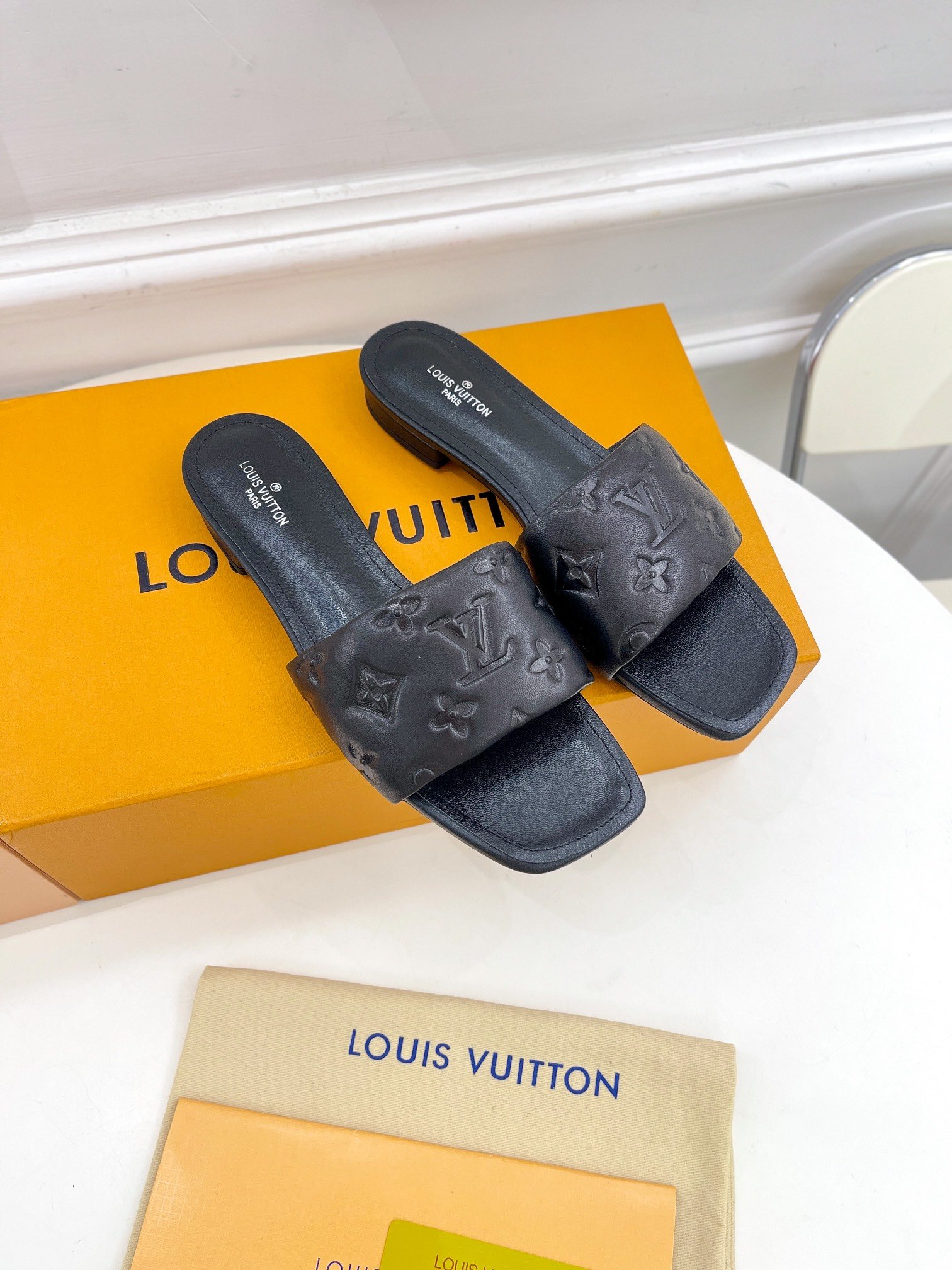 (1:1 replica) Louis Vuitton Women s Revival Flat Mule Black For Women LV 1A9P3T