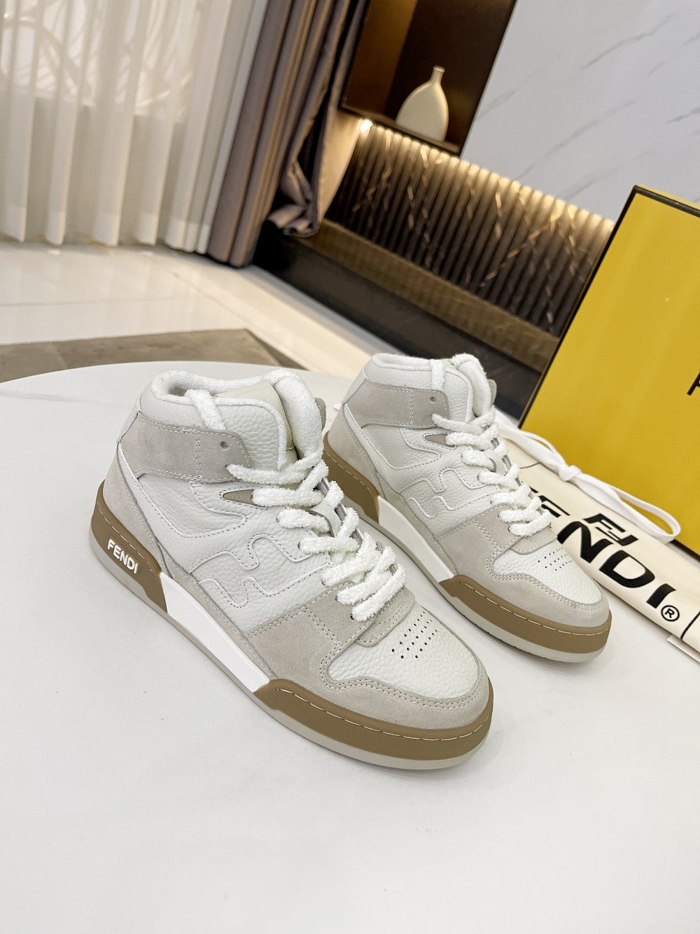 (1:1 replica) Fendi Low Tops In White For Women