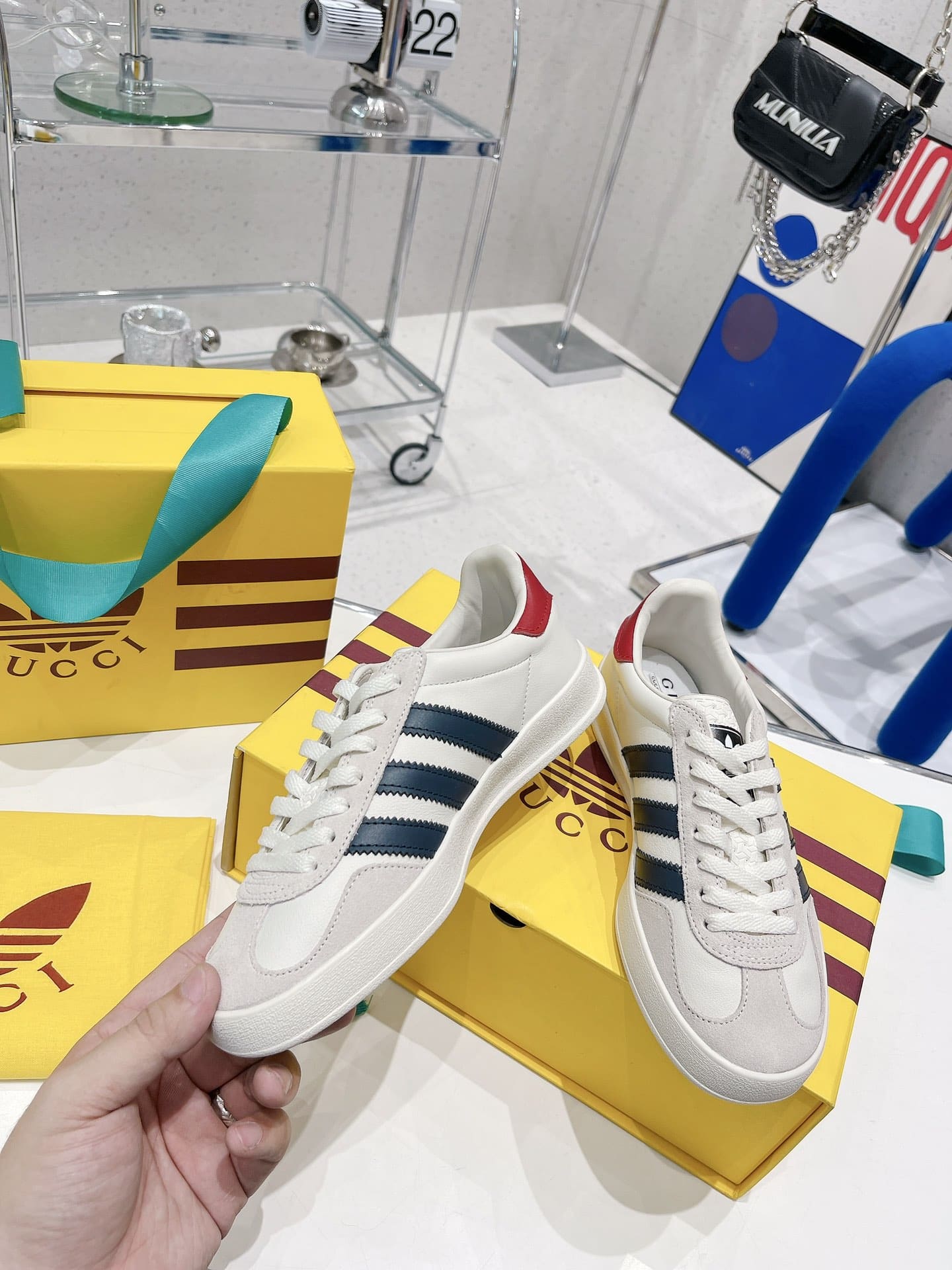 (1:1 replica) Gucci x Adidas women s Gazelle Sneaker White For Women GG 707861 UTT10 9060