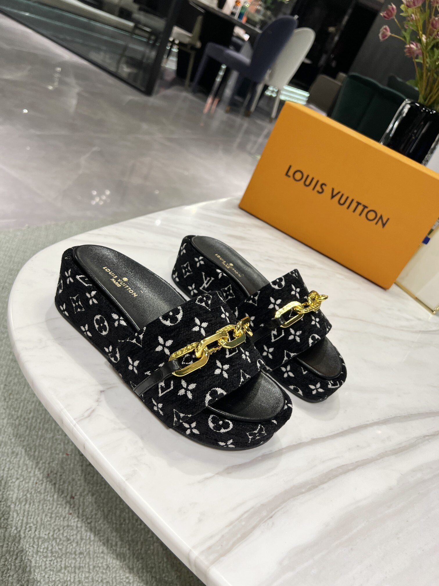 (1:1 replica) Louis Vuitton Jumbo Flatform Mule Black For Women LV