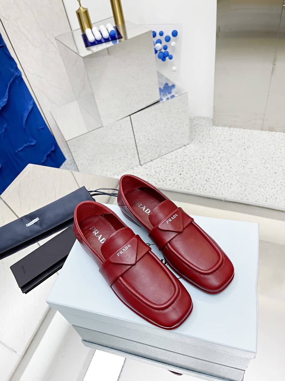 (1:1 replica) Prada Patent Loafers Burgundy For Women PRD