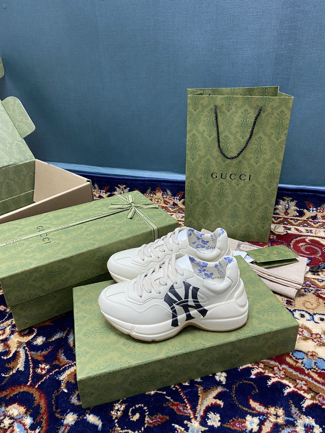 (1:1 replica) Gucci Women s Rhyton Sneaker GG With NY Yankess White Ivory For Women 548638 DRW00 9022