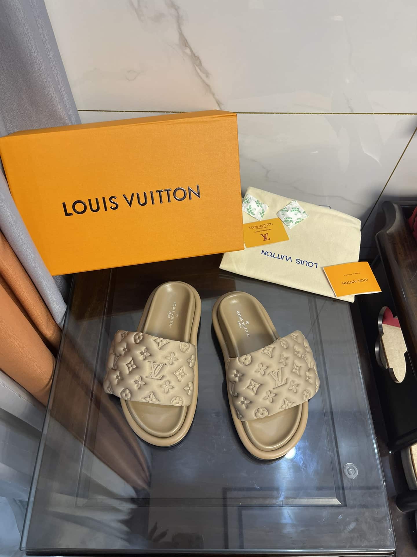 (1:1 replica) Louis Vuitton Women s Pool Pillow Comfort Mule Beige For Women LV