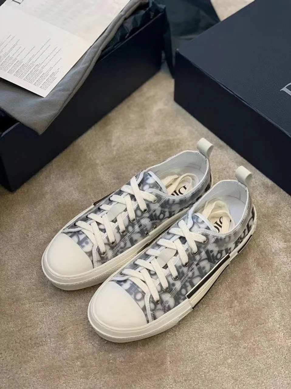 (1:1 replica) Christian Dior B23 Low-Top Sneaker White And Black Dior Oblique Canvas White/Black For Women CD 3SN249YJP_H069