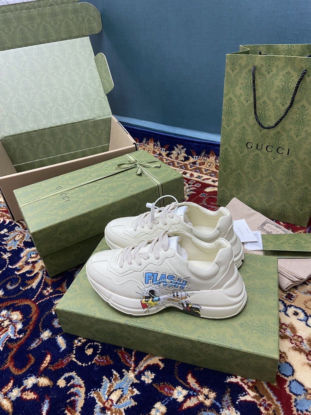 (1:1 replica) Disney x Gucci Women s Rhyton Sneakers With Donald Duck White Ivory For Women 646509-DRW00-9522