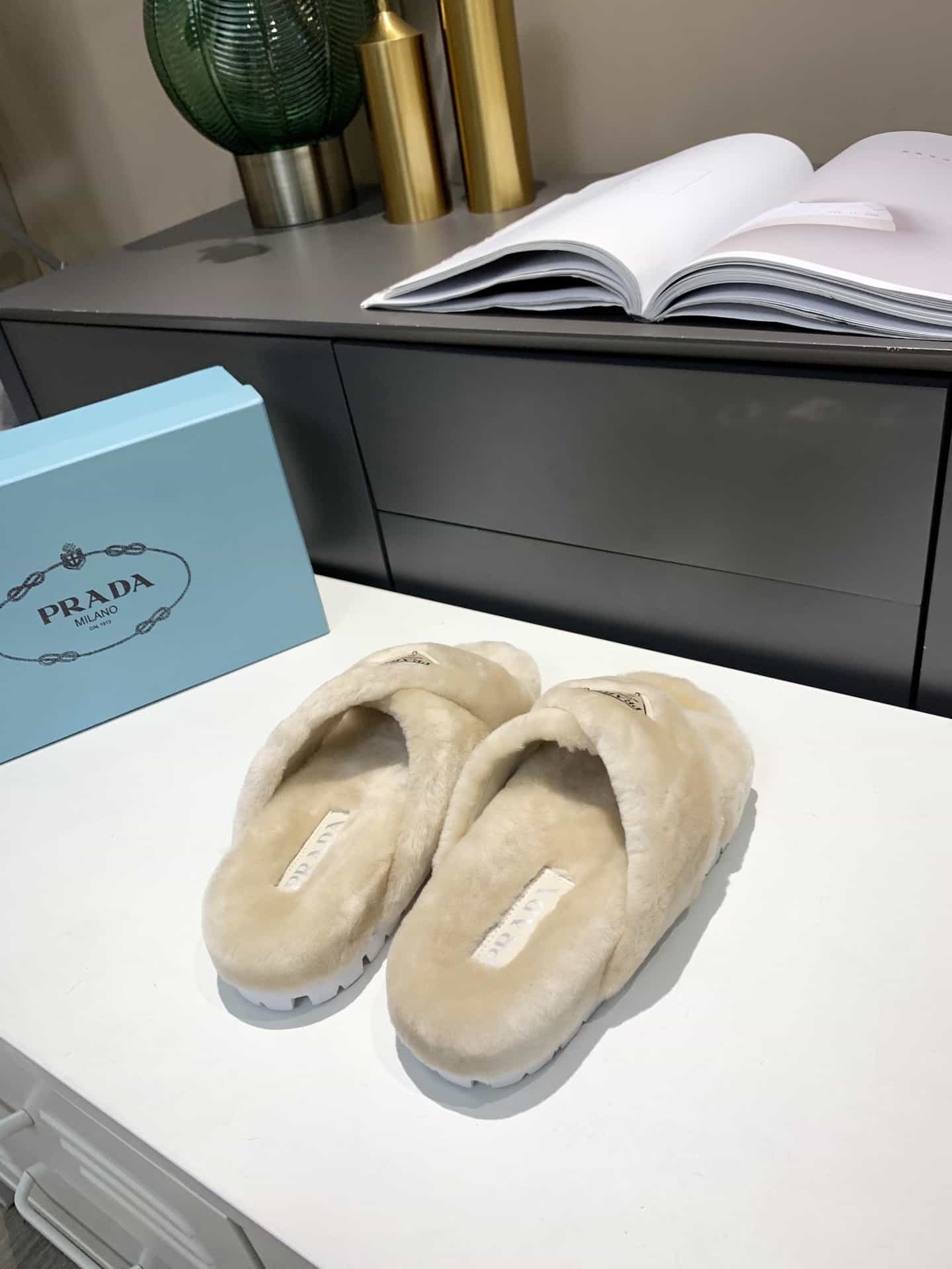 (1:1 replica) Prada Shearling Sandals Beige For Women 0.8in/20mm PRD 1XX600_173_F0379_F_ZF20