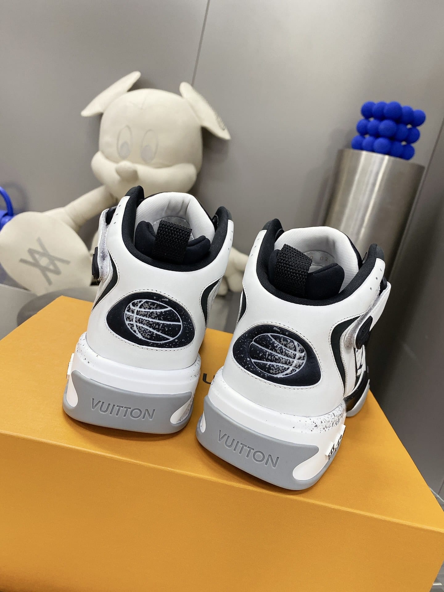 (1:1 replica) Louis Vuitton Women s Sneaker LV Trainer 2 White For Women LV