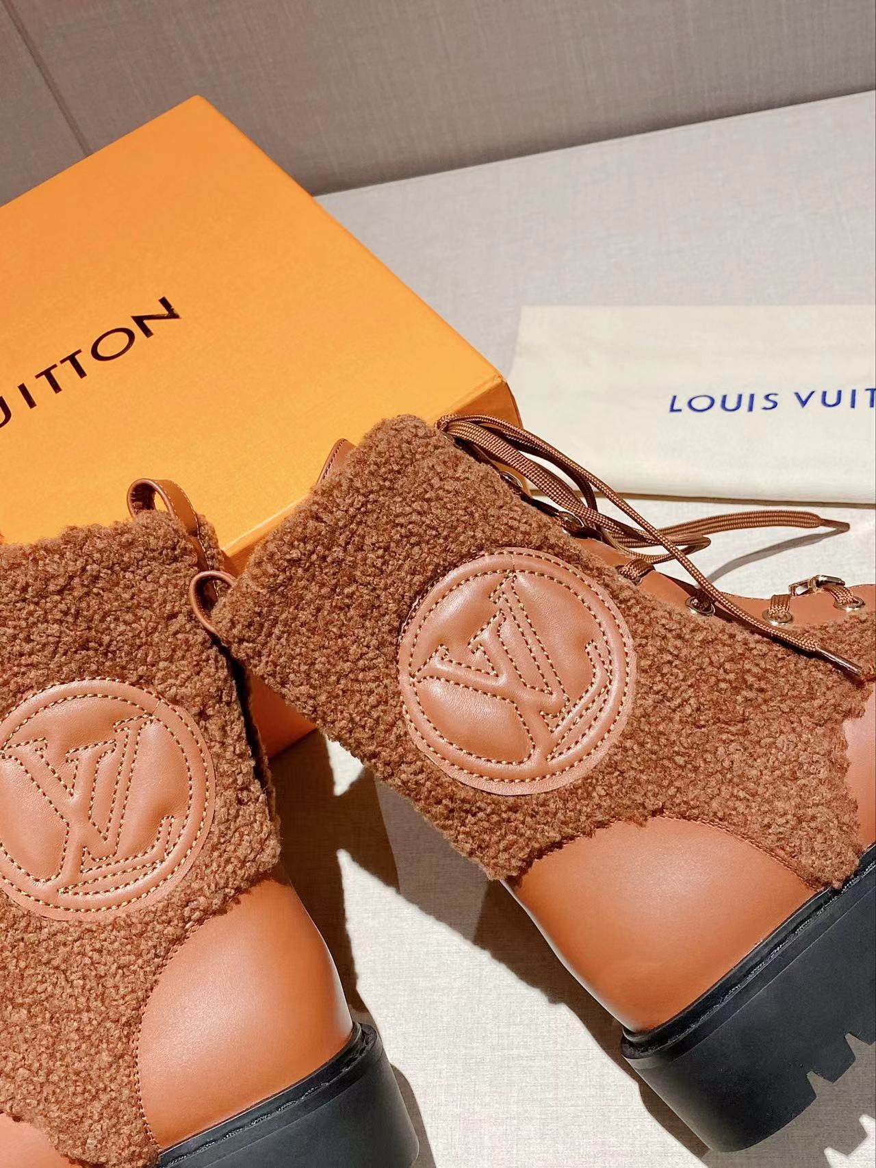 (1:1 replica) Louis Vuitton Women s LV Territory Flat Ranger Brown For Women LV