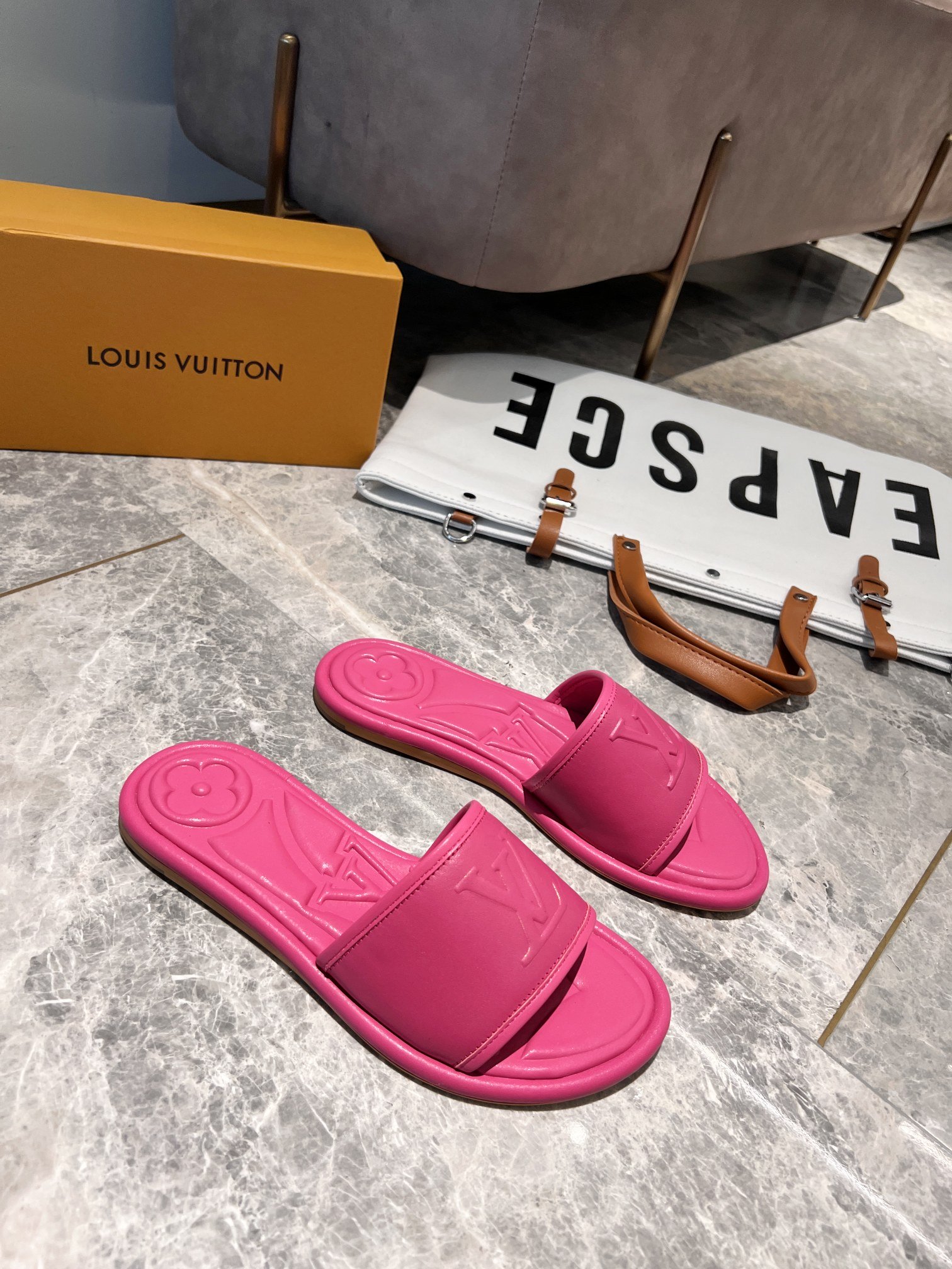 (1:1 replica) Louis Vuitton Women s Magnetic Flat Mule Fuchsia Pink For Women LV 1AA1MN