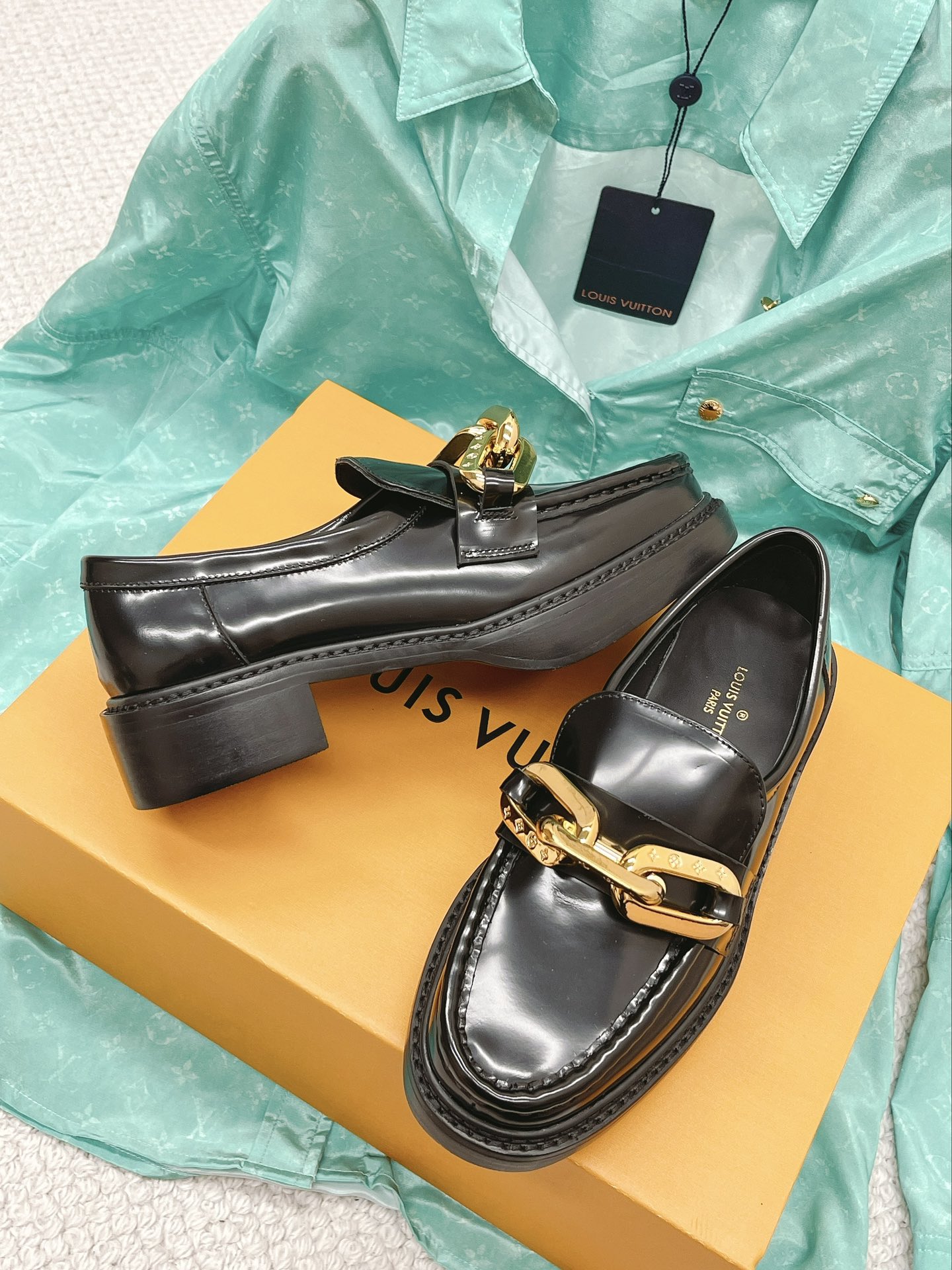 (1:1 replica) Louis Vuitton Women s Academy Loafer Black For Women LV