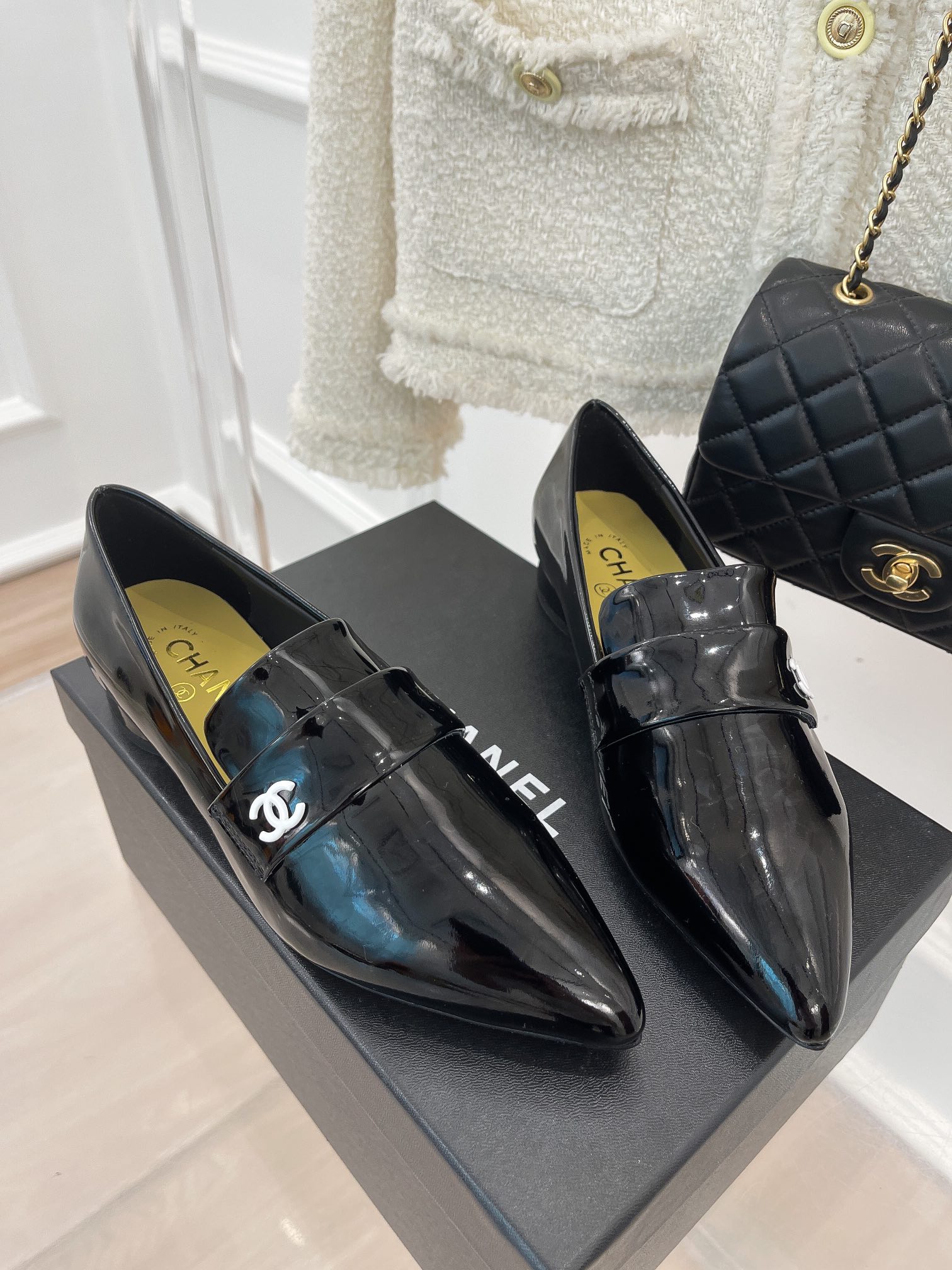 (1:1 replica) Chanel Women s Loafer With Logo Bright Black For Women