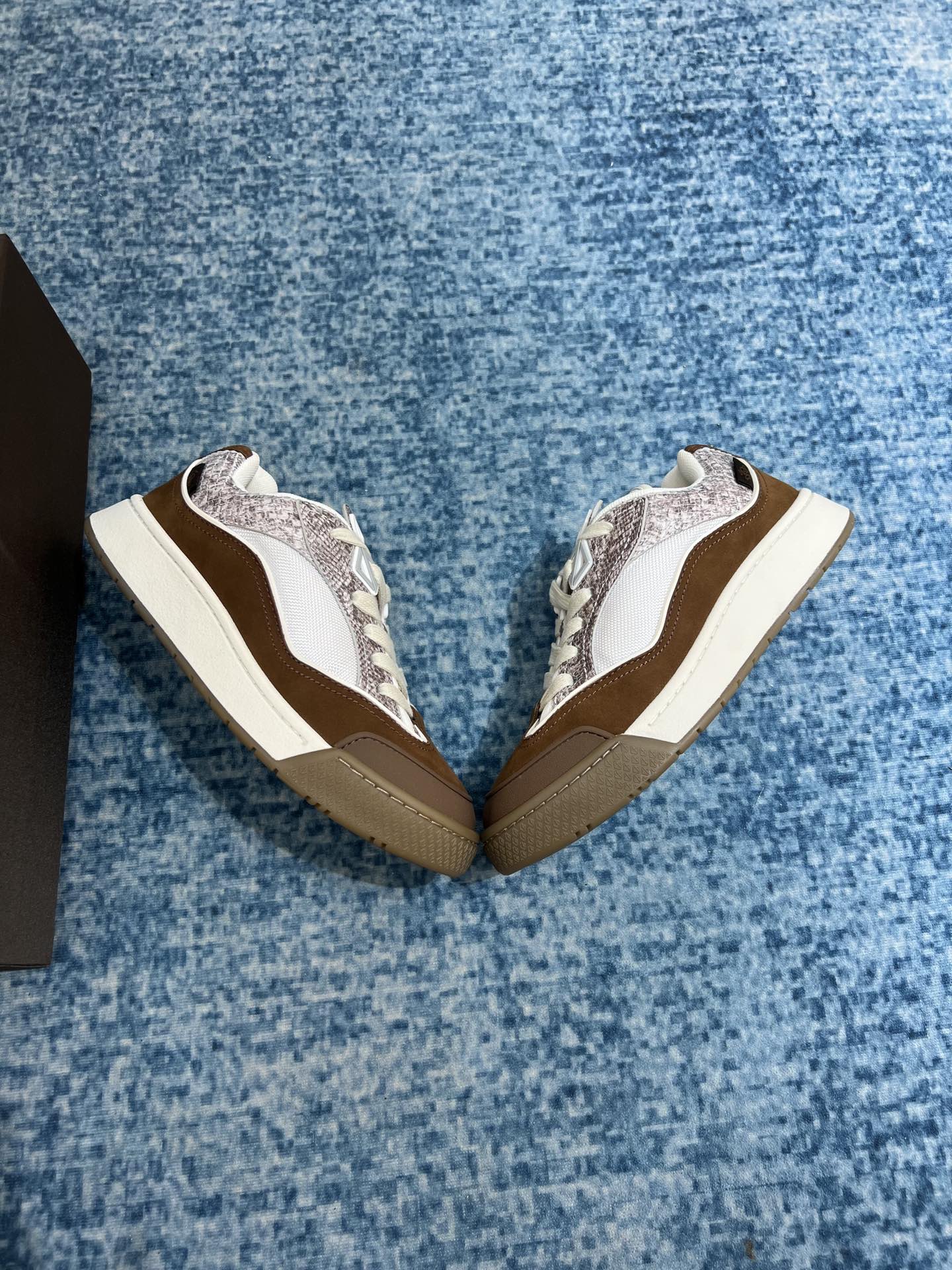 (1:1 replica) Christian Dior Women s B713 Sneaker Brown And White For Women CD