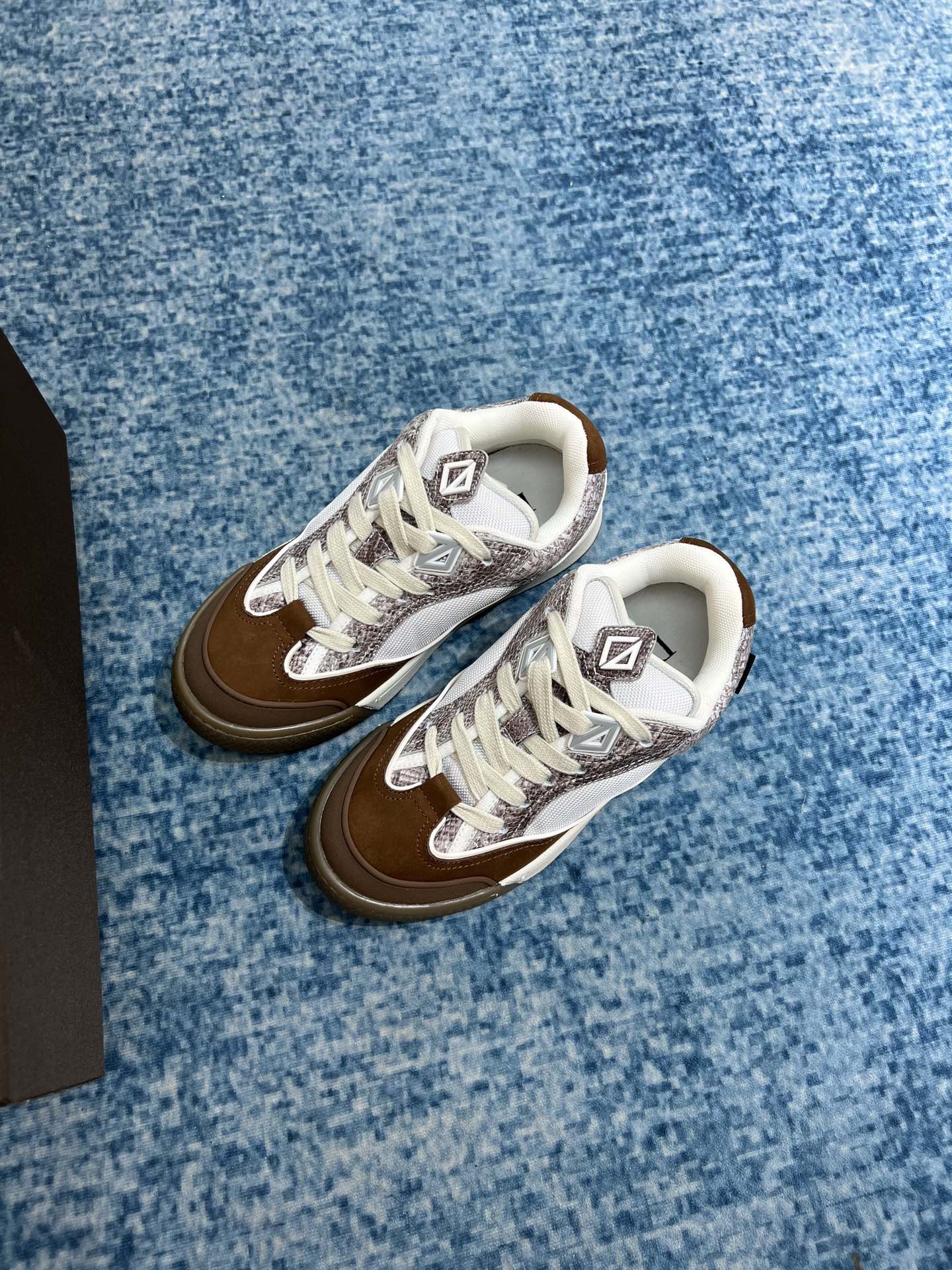 (1:1 replica) Christian Dior Women s B713 Sneaker Brown And White For Women CD