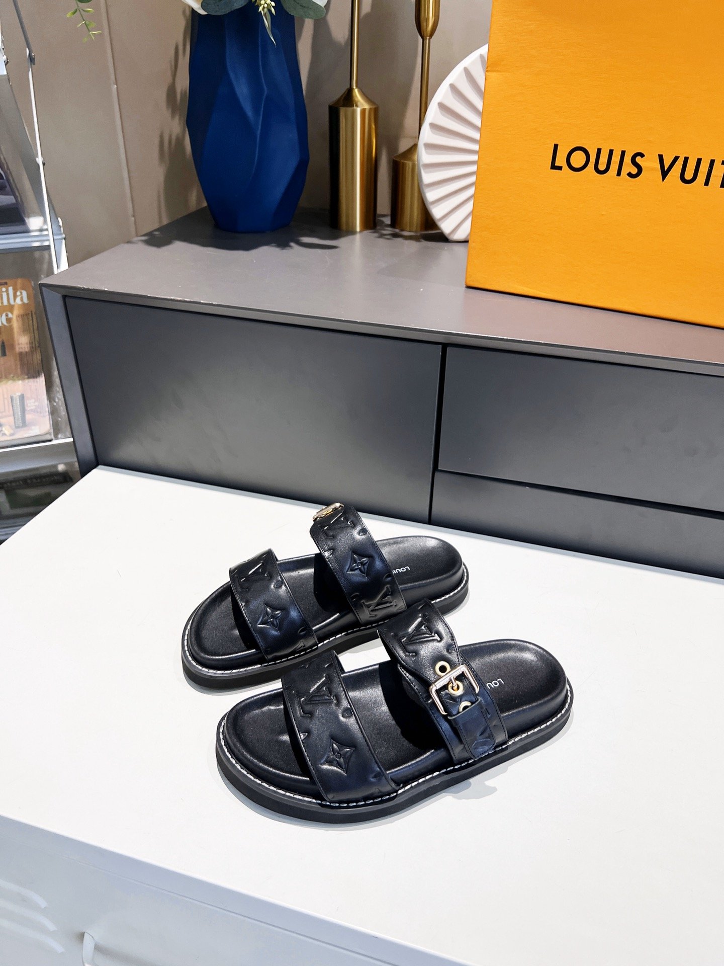 (1:1 replica) Louis Vuitton Women s Bom Dia Flat Mule Black For Women LV