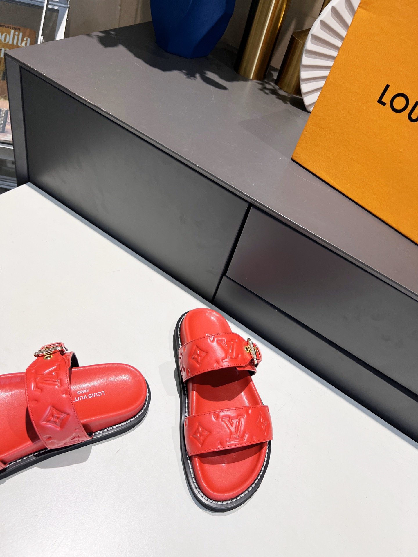 (1:1 replica) Louis Vuitton Women s Bom Dia Flat Mule Red For Women LV
