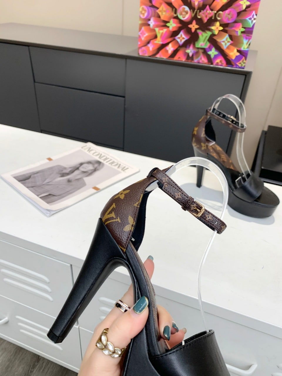 (1:1 replica) Louis Vuitton Women s Afterglow Platform Sandal Black And Brown For Women LV