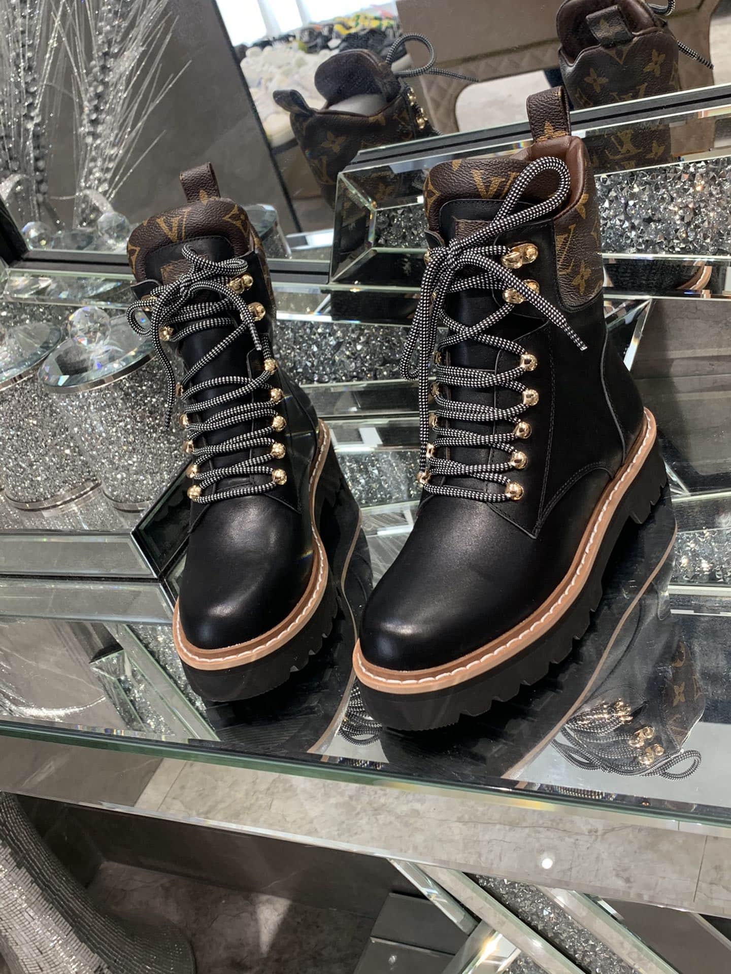 (1:1 replica) Louis Vuitton Women s Territory Flat Military Boot Black For Women LV 1A958N