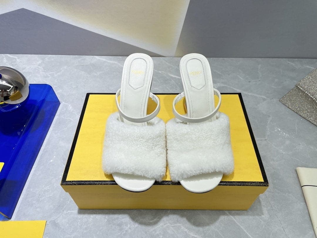 (1:1 replica) Fendi First White Sheepskin High-Heeled Sandals For Women 8R8212AHGJF0CA4