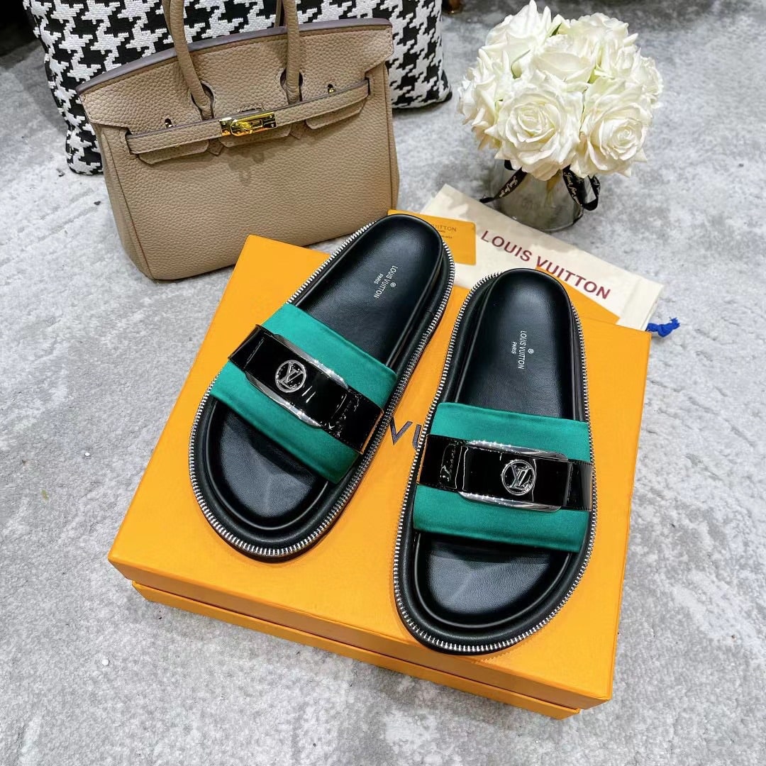 (1:1 replica) Louis Vuitton Women s Pool Pillow Flat Comfort Mule Green For Women LV 1AA0SY