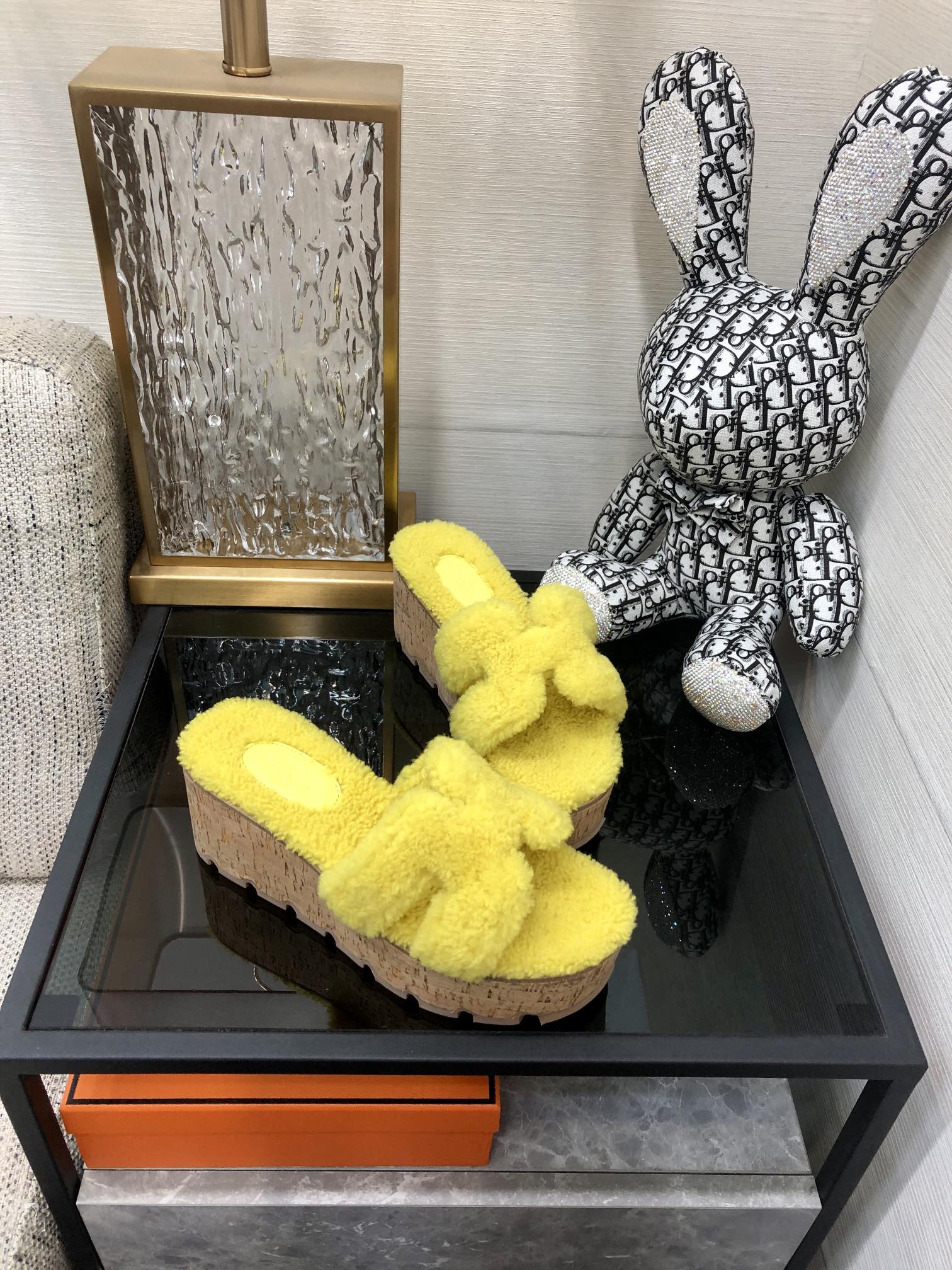 (1:1 replica) Hermes Figari Sandal Yellow For Women