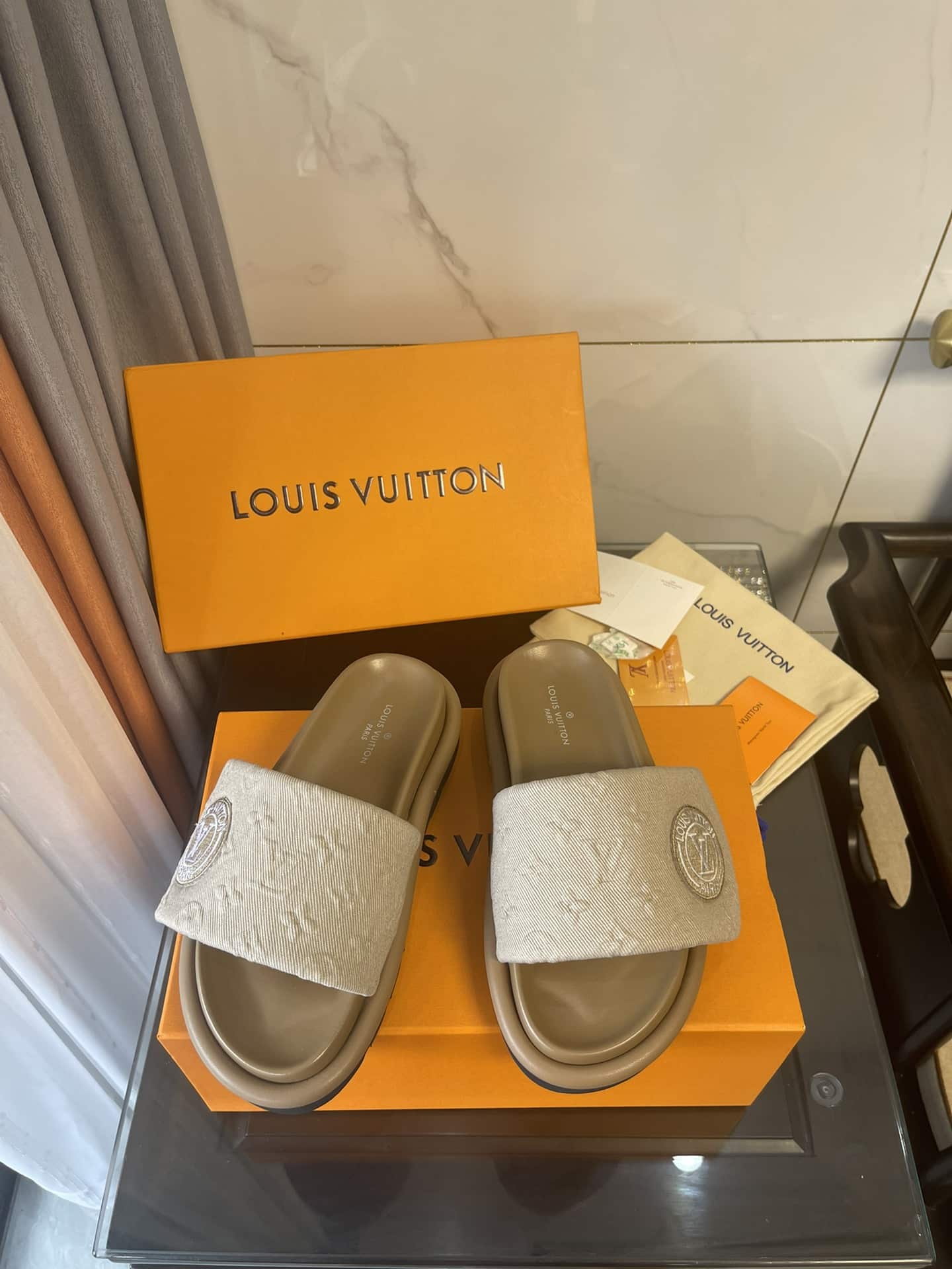 (1:1 replica) Louis Vuitton Women s Pool Pillow Comfort Flat Mule Beige For Women LV