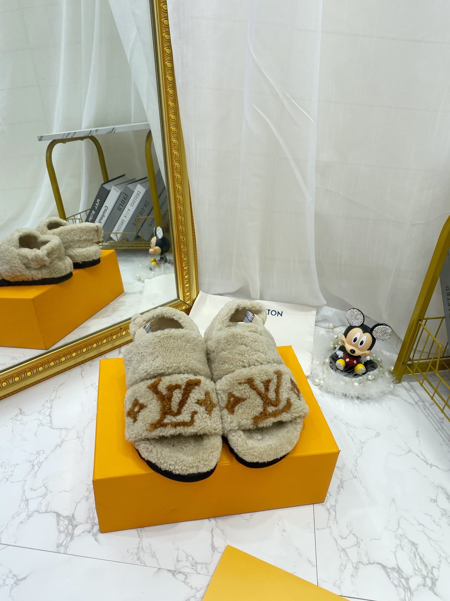 (1:1 replica) Louis Vuitton Women s Paseo Flat Comfort Sandal Beige For Women LV 1AA1GY