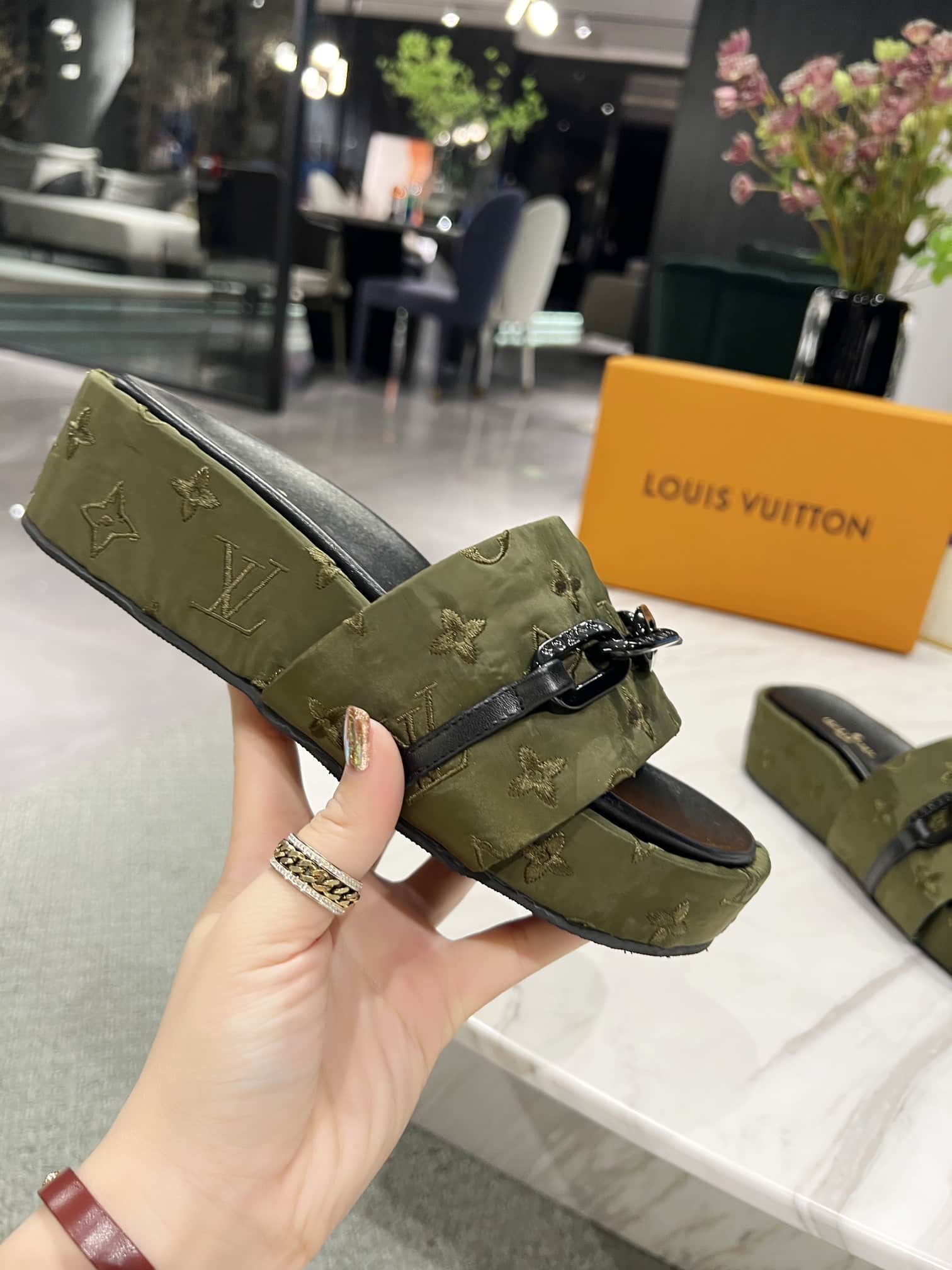 (1:1 replica) Louis Vuitton Jumbo Flatform Mule Green For Women LV