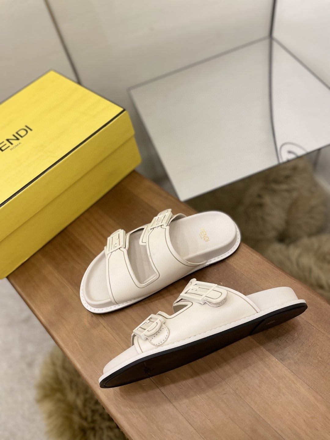 (1:1 replica) Fendi Feel Slides White For Women