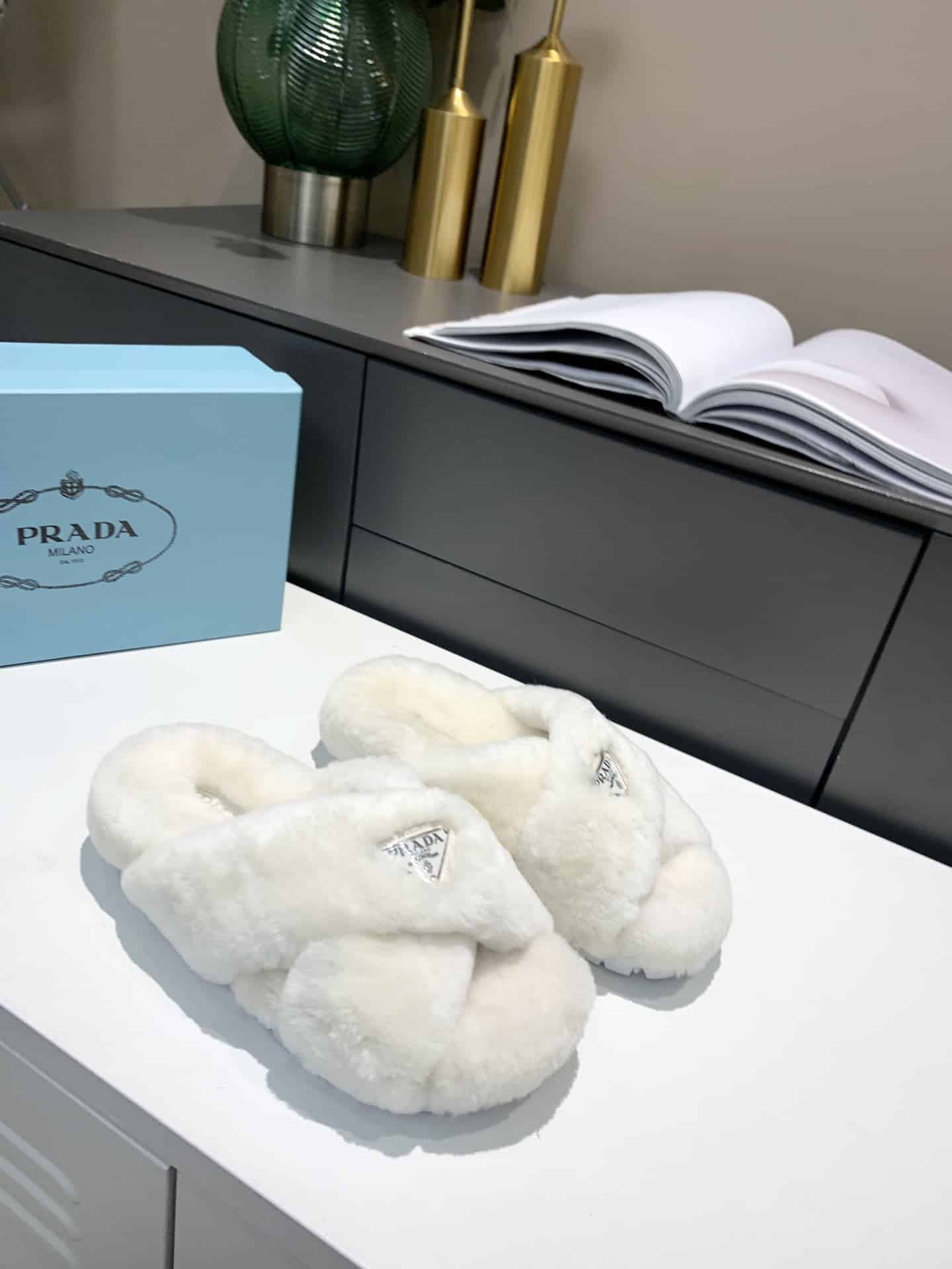 (1:1 replica) Prada Shearling Sandals White For Women 0.8in/20mm PRD