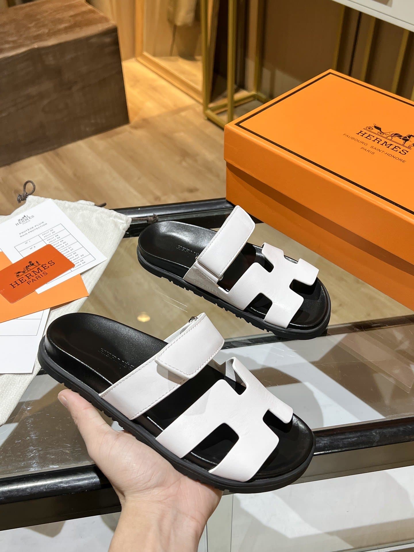 (1:1 replica) Hermes Chypre Sandal Black/White For Women, Women s Shoes H211114Z 90370