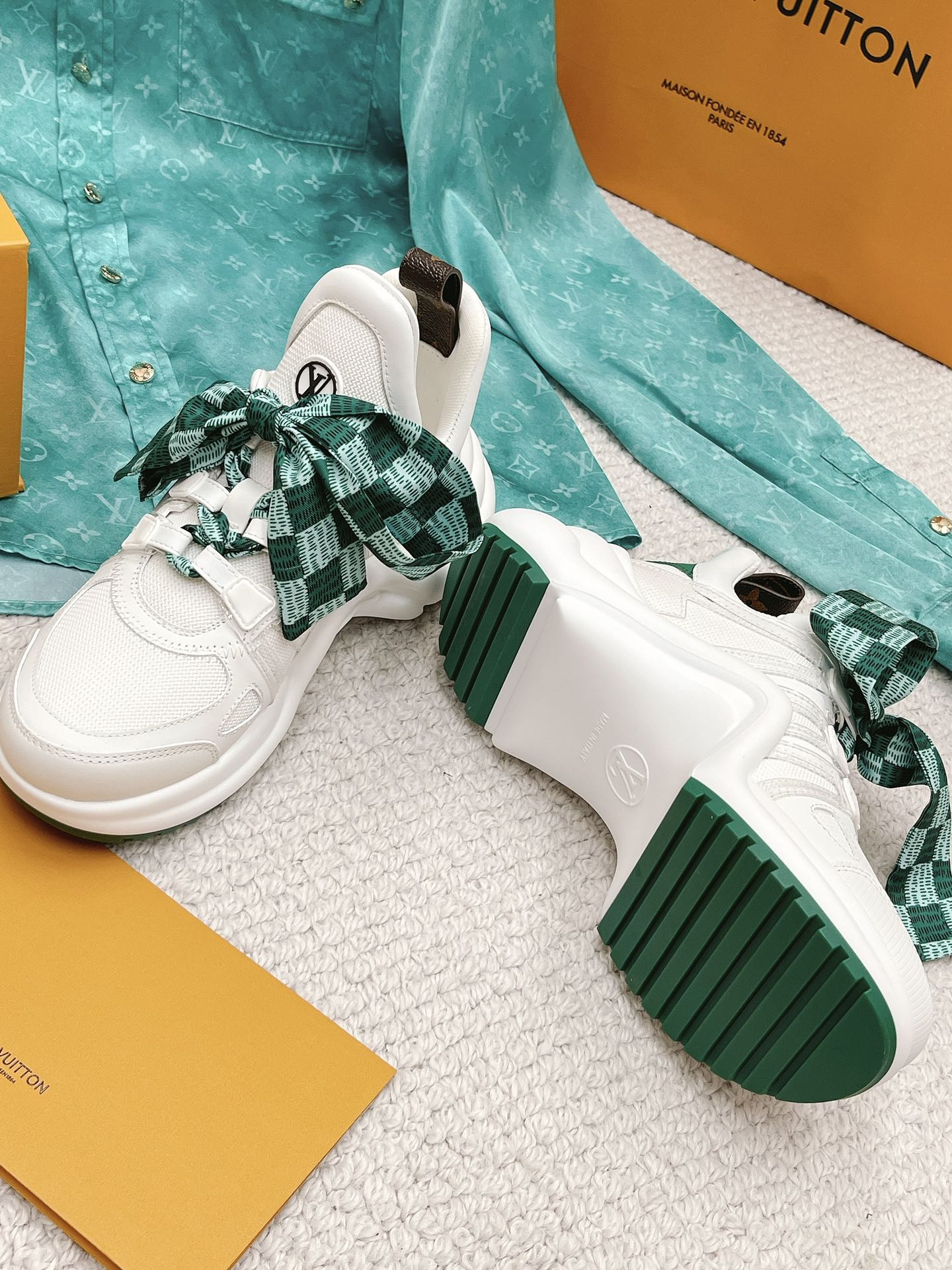 (1:1 replica) Louis Vuitton Women s LV Archlight Sneaker White And Green For Women LV 1AACUO