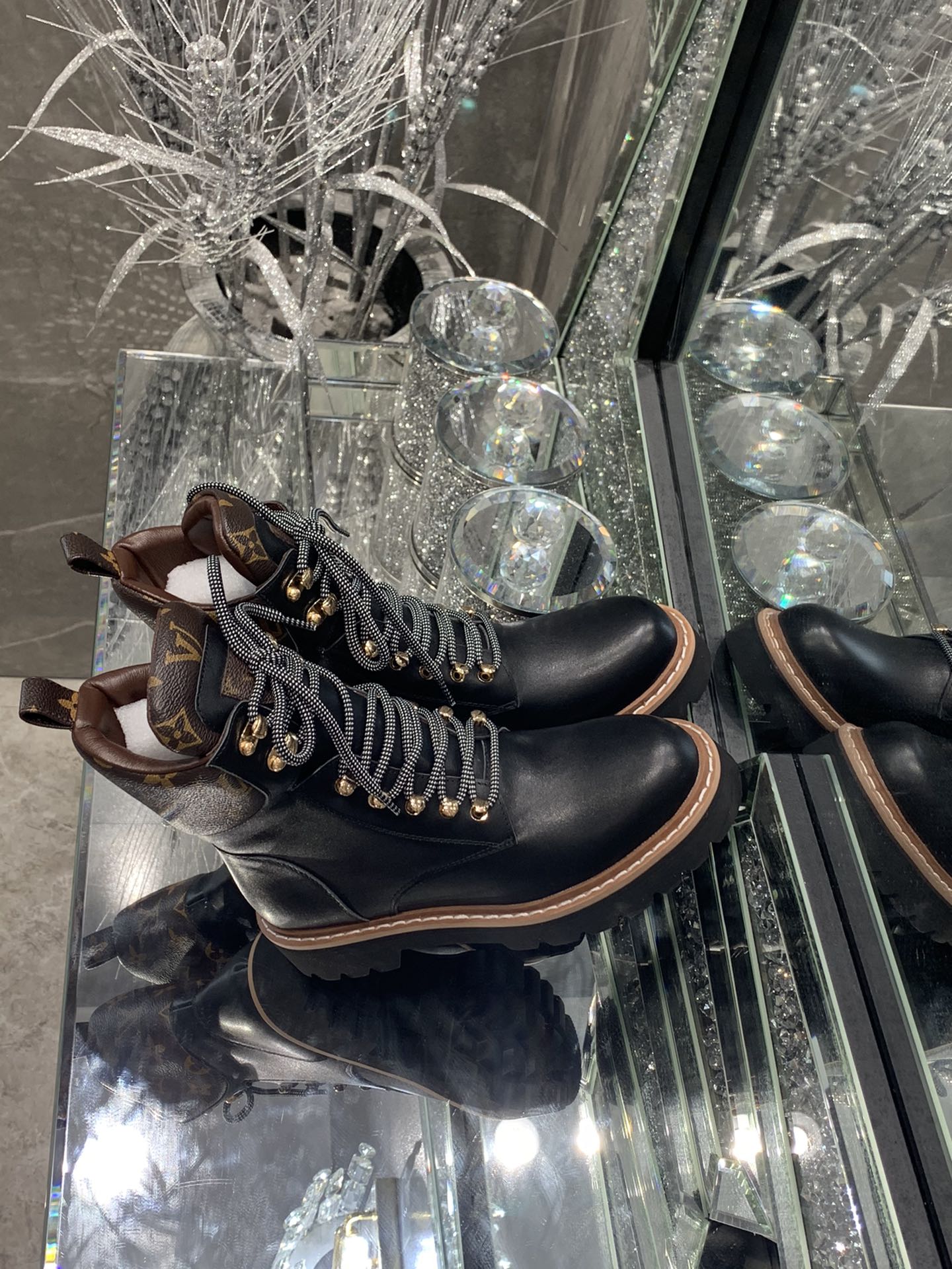 (1:1 replica) Louis Vuitton Women s Territory Flat Military Boot Black For Women LV 1A958N