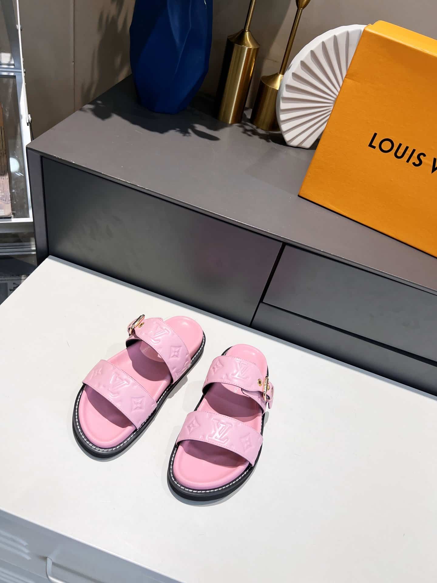 (1:1 replica) Louis Vuitton Women s Bom Dia Flat Mule Pink For Women LV