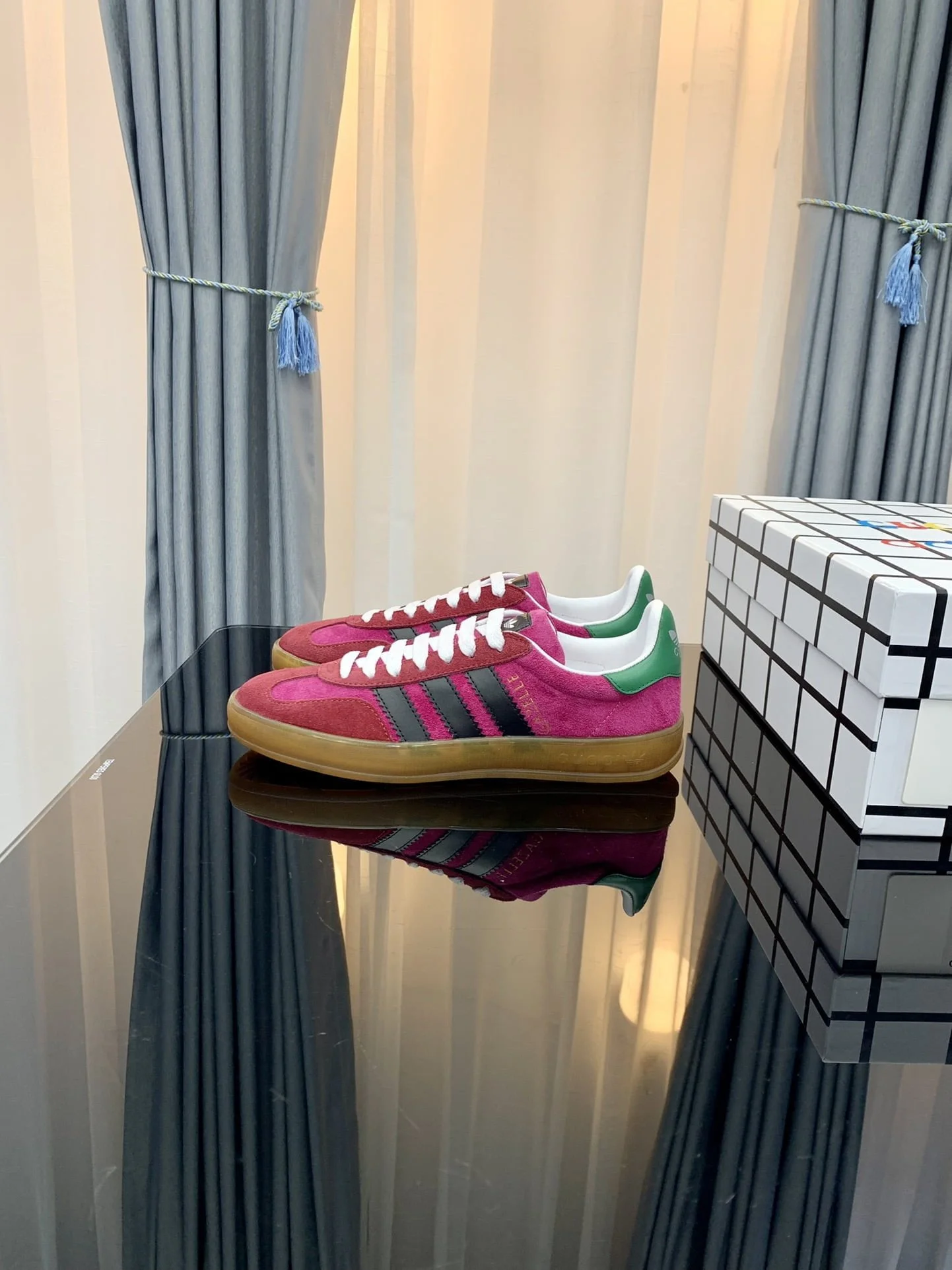 (1:1 replica) Gucci x Adidas Women s Gazelle Sneaker Pink For Women GG