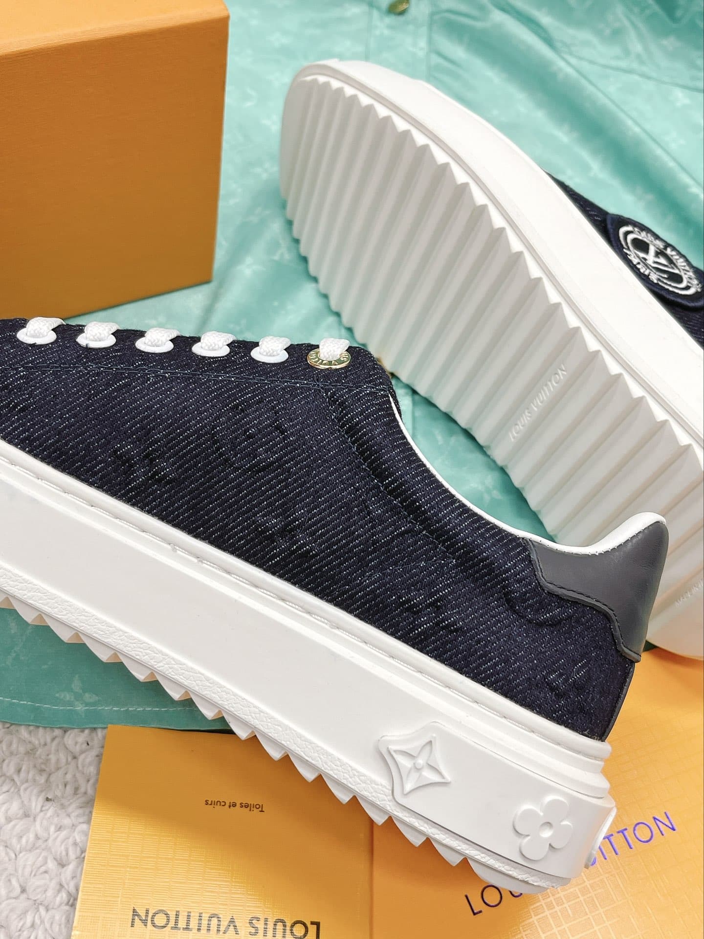 (1:1 replica) Louis Vuitton Women s Time Out Sneaker Blue For Women LV 1AADMG