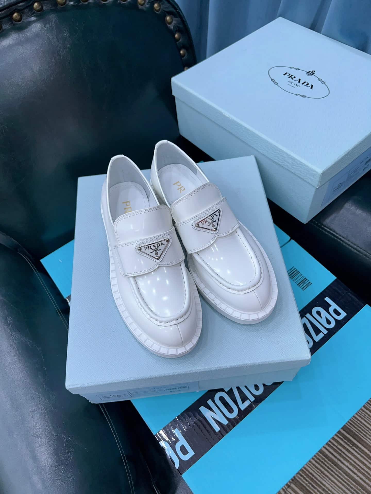 (1:1 replica) Prada Chocolate Sharp Brushed Pointed Loafers White For Women 1.6in/40mm PRD