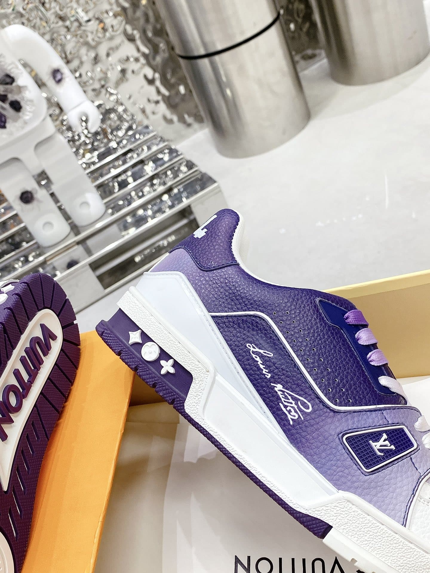 (1:1 replica) Louis Vuitton Women s LV Trainers Violet For Women LV